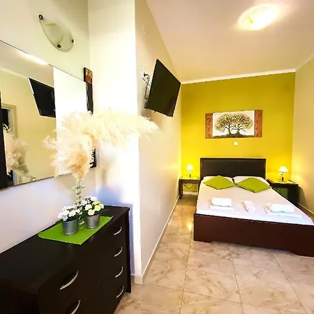 Elia Beach Modern